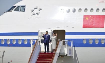 习近平抵达比什凯克出席2026年上海合作组织峰会并对吉尔吉斯斯坦进行国事访问